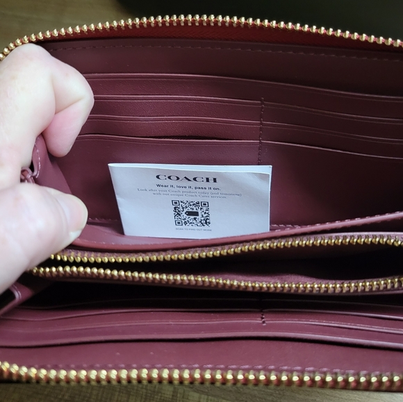 Coach NWOT Long Zip Around Wallet Wristlet Signature C - Picture 4 of 6